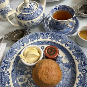 Mackintosh at the Willow - Scone with clotted cream and jam. Earl grey tea - Tea Rooms Near Me - Glasgow, GLG Mackintosh at the Willow - Scone with clotted cream and jam. Earl grey tea - Tea Rooms Near Me - Glasgow, GLG