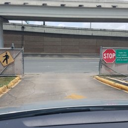 Exit ramp is directly at the feeder road. Exit ramp is directly at the feeder road.