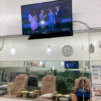 Sweet Paradise Nails - They had the game on too - Nail Salons Near Me - Long Beach, California