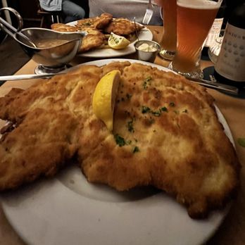 Bei Oma Kleinmann - Wiener Schnitzel - Gastropubs Near Me - Cologne, NW Bei Oma Kleinmann - Wiener Schnitzel - Gastropubs Near Me - Cologne, NW