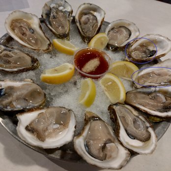 Cap't Loui - A dozen tiny baby oysters! - Cajun/Creole Near Me - Duluth, Georgia