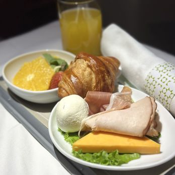 TAP Portugal - TAP Portugal - breakfast - Airlines Near Me - Lisbon, 11