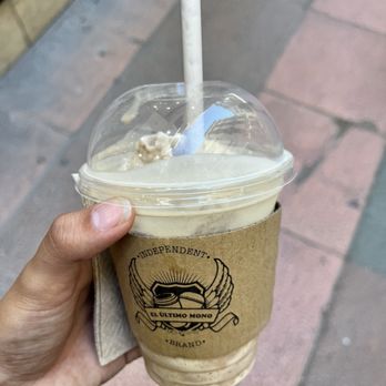 El Último Mono - Vanilla + coffee frappe - Coffee & Tea Near Me - Málaga, Massachusetts