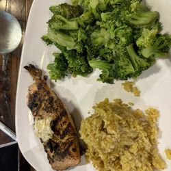 Irrationale Kitchen + Taps - Grilled salmon meal