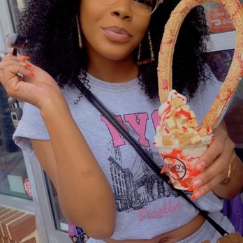 Ricko’s Churro Bar - Strawberry Cheesecake Churro with Ice Cream - Desserts Near Me - Charlotte, North Carolina