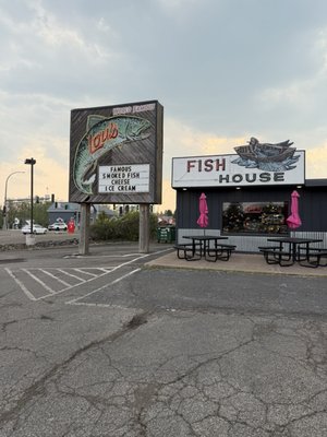 Lou's Fish House
