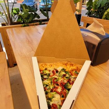 Lazy Moon - Pizza Near Me - Maitland, Florida