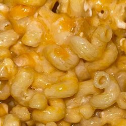Uncle Flip's Pink Apple BBQ - Smoked mac and cheese