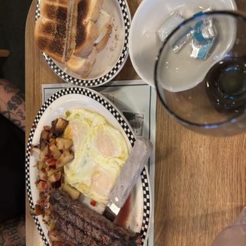 Black Bear Diner Tulare - Diners Near Me - Tulare, California
