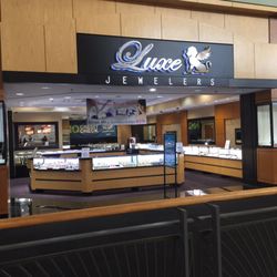 Another entrance to Luxe Jewelers