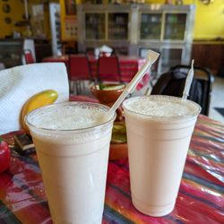 A La Mexicana - Banana shake and cantaloupe (melon) shake