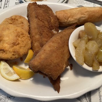 PoFolks - Catfish platter with Green T'maters and apples - Southern Near Me - Panama City, Florida PoFolks - Catfish platter with Green T'maters and apples - Southern Near Me - Panama City, Florida