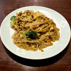 Lin's Bistro - Pad See-Ew
