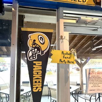 Sapphire's - Decor - Sports Bars Near Me - Goose Creek, South Carolina Sapphire's - Decor - Sports Bars Near Me - Goose Creek, South Carolina