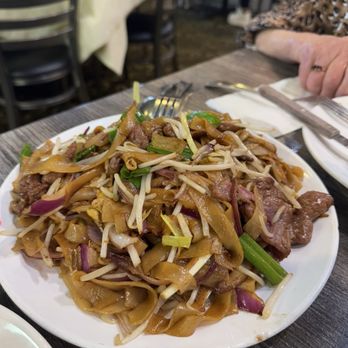 Hong Kong Cafe - beef chow fun - Noodles Near Me - Richmond, California