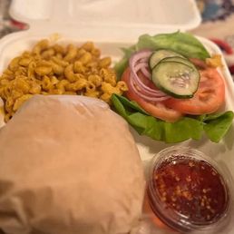 Chick'n sandwich & Mac n cheese Chick'n sandwich & Mac n cheese