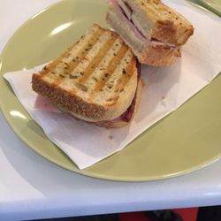 Bonthé - Grilled cheese pomme et jambon.