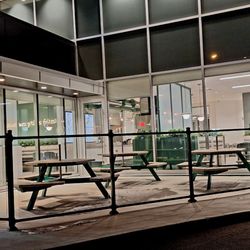 Restaurants Lafleur - There's a small exterior patio for eating al fresco ... in some months, it can be too fresco