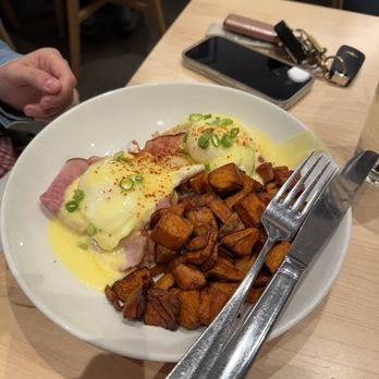 Benedict's - The Classic Benedict w/ sweet potato fries - Breakfast & Brunch Near Me - Rochester, Minnesota Benedict's - The Classic Benedict w/ sweet potato fries - Breakfast & Brunch Near Me - Rochester, Minnesota