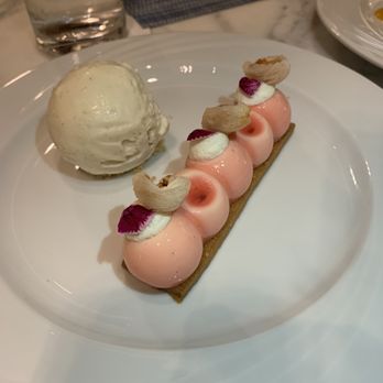 Halekulani Bakery - Bakeries Near Me - Honolulu, Hawaii