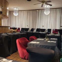 Vibes and Vines Jazz Lounge - Seating