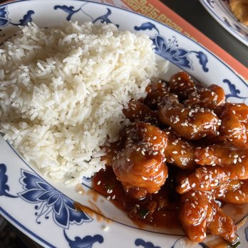 Mini Hot Pot By Mandarin House - Lunch special. Sesame chicken and steamed rice. - Chinese Near Me - Pullman, Washington