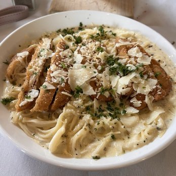 Crosswinds Grille - Chicken Alfredo - American Near Me - Geneva-on-the-Lake, Ohio