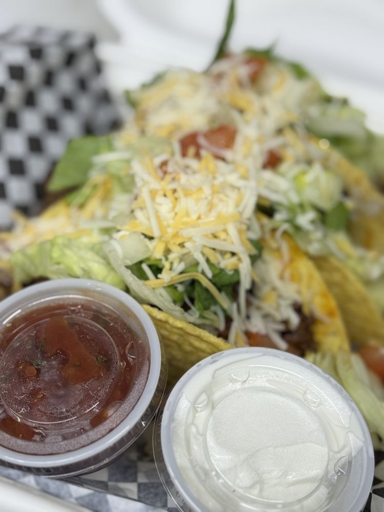 Blondeez Country Logo