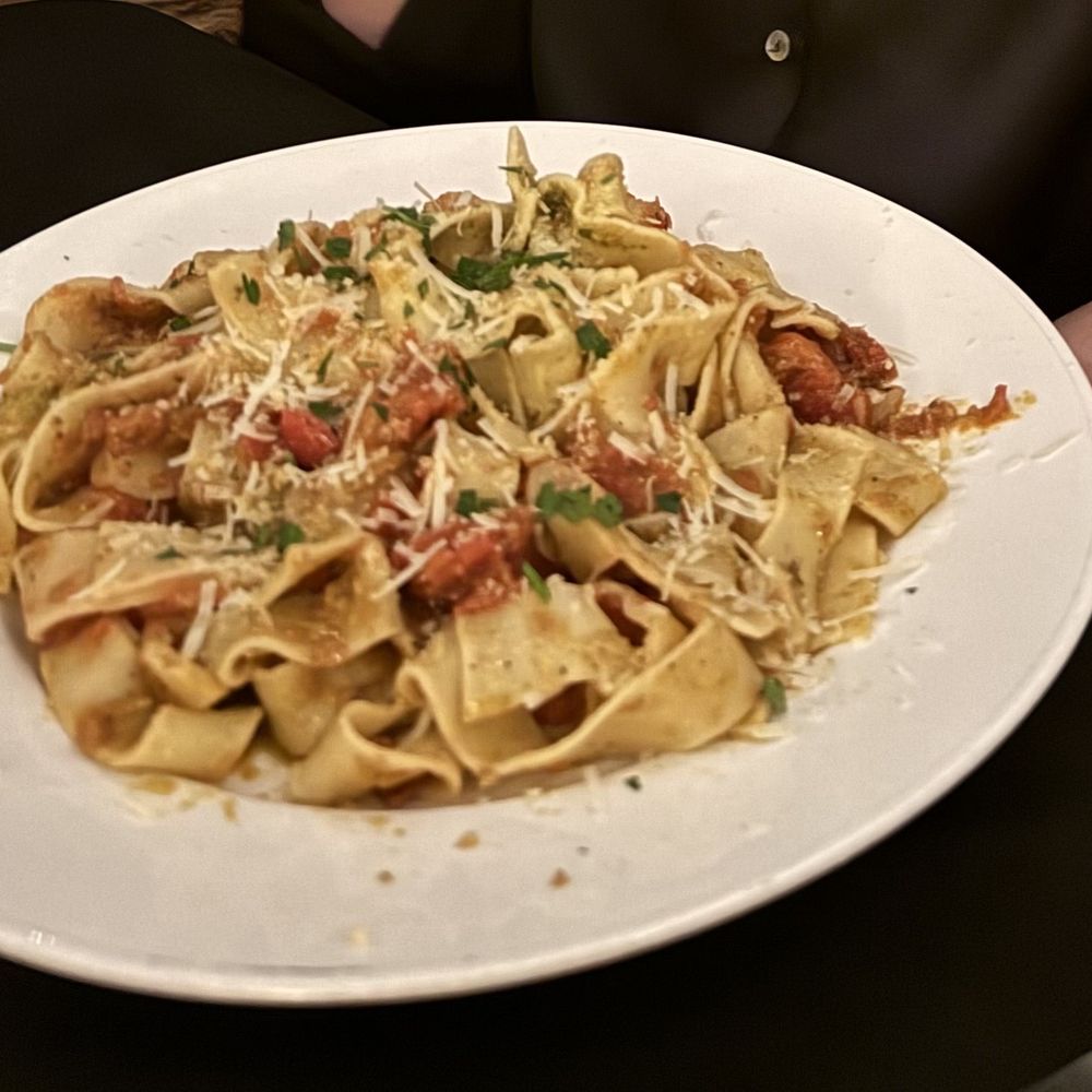 Pappardelle y tomato y pesto
