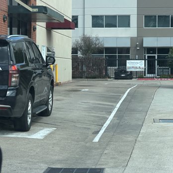 Smoothie King - This Tahoe has been in the same spot 10 plus minutes. What is going on with the service. - Juice Bars & Smoothies Near Me - Houston, Texas