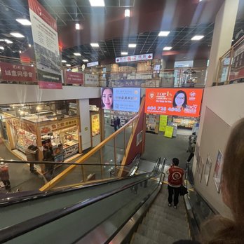 The Crystal Mall - Escalator from food court - Shopping Centers Near Me - Burnaby, British Columbia