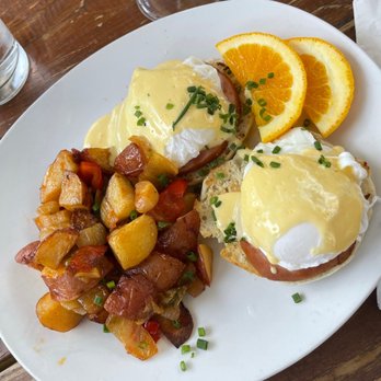 Oliver's Astoria - Classic Eggs Benedict - New American Near Me - Astoria, New York