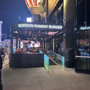 Gordon Ramsay Burger - Outside patio - Burgers Near Me - Las Vegas, Nevada Gordon Ramsay Burger - Outside patio - Burgers Near Me - Las Vegas, Nevada