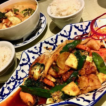 King and I - Seafood Delight in the front. Gang Dang Tao Hoo in the back. - Thai Near Me - Nyack, New York