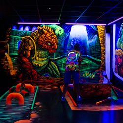 Schwarzlichthelden Minigolf
