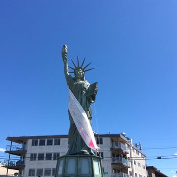 Alki Beach Park - Lady Liberty's little sister - Parks Near Me - Seattle, Washington