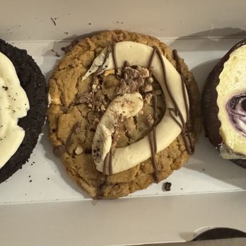 Crumbl - Merrillville - Bakeries Near Me - Merrillville, Indiana