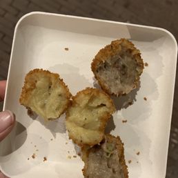 Inside of the truffle (€2 for one$ & beef (€1,10 for one) bitterballens