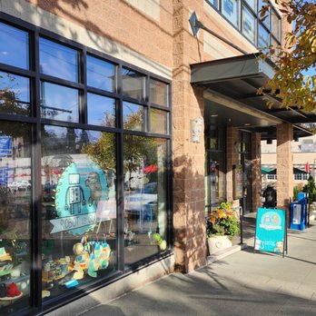 Robot vs Sloth - Approaching entrance, adjacent to Starbucks at the corner (10/29/25) - Gift Shops Near Me - Seattle, Washington Robot vs Sloth - Approaching entrance, adjacent to Starbucks at the corner (10/29/25) - Gift Shops Near Me - Seattle, Washington