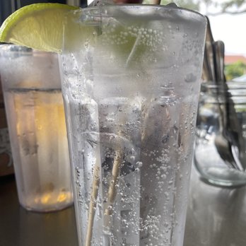 Easy ‘Que - Tonic water with lime - Barbeque Near Me - Kailua, Hawaii