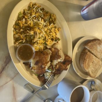 Arthur's Restaurant - California omelette with chorizo - Breakfast & Brunch Near Me - Mentone, California
