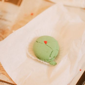 Bakeshop - My macaron cracked since I was given a bag ): please give us boxes for macarons next time ! - Bakeries Near Me - Modesto, California