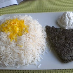 Kaspisee - Kuku Sabsi (Gemüsefrikadellen mit Kräutern, Ei und Safranreis)