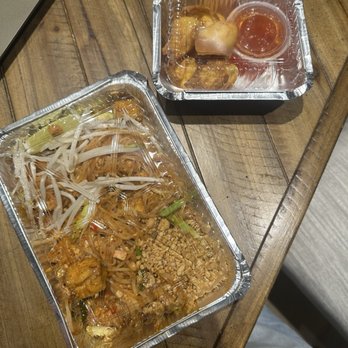 Thai Select - Pad Thai tofu and Crab Rangoon (5 pcs) - Thai Near Me - Arlington, Virginia Thai Select - Pad Thai tofu and Crab Rangoon (5 pcs) - Thai Near Me - Arlington, Virginia