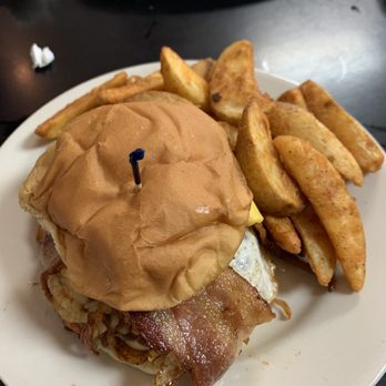 Jackson's Restaurant - Burger with a side of potato wedges - American Near Me - Richmond, Kentucky