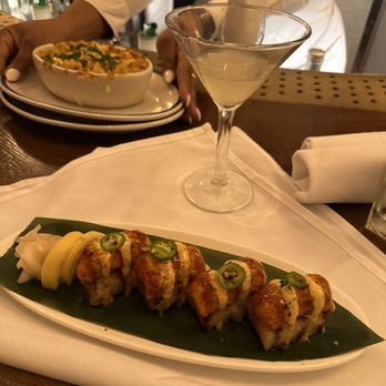 Hudson House - Spicy tuna crispy rice - Cocktail Bars Near Me - Houston, Texas Hudson House - Spicy tuna crispy rice - Cocktail Bars Near Me - Houston, Texas