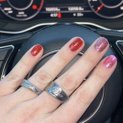 Glamour's Nails - Glitter gel, it lasts on my nails 2-3 weeks.