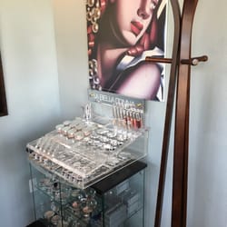 Look! - Make-up display