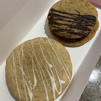 Crumbl - Levittown - Snickerdoodle sandwich, Graham cracker fudge sandwich - Bakeries Near Me - Levittown, New York
