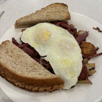 Anna's House - Westland - Corned Beef Hash Skillet - Breakfast & Brunch Near Me - Westland, Michigan